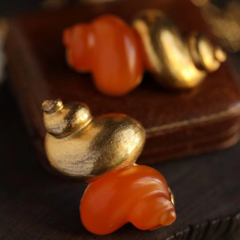 vintage Christian Dior. The Iconic Conch Earrings designed by Robert Goossens. - Picture 2 of 9